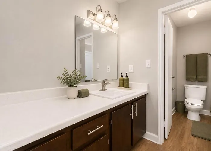 Retreat Near Asu - 2br Pool & Gym