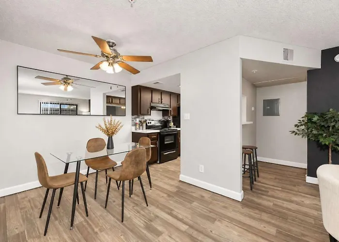 Apartment Retreat Near Asu - 2br Pool & Gym *