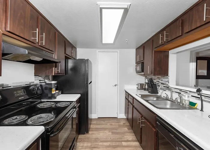 Retreat Near Asu - 2br Pool & Gym Apartment