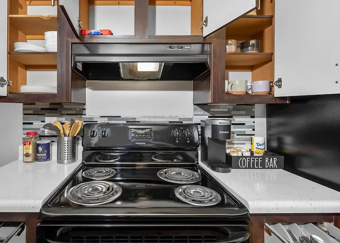 Retreat Near Asu - 2br Pool & Gym *