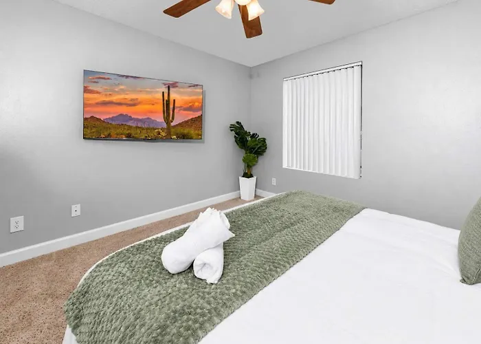 Retreat Near Asu - 2br Pool & Gym