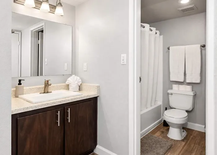 Apartment Retreat Near Asu - 2br Pool & Gym *