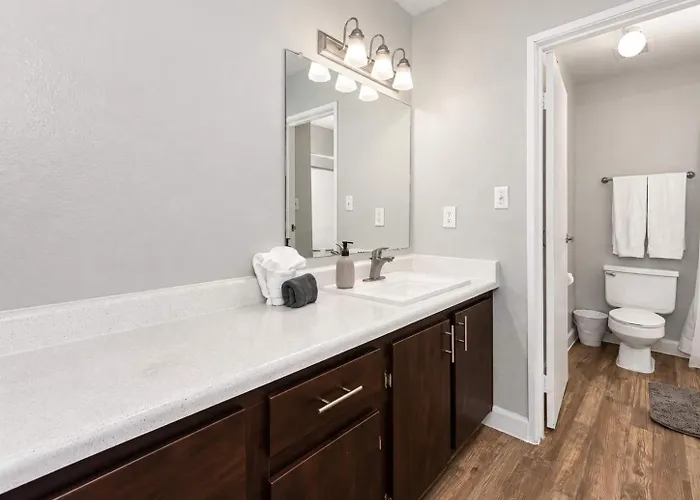 Retreat Near Asu - 2br Pool & Gym Apartment