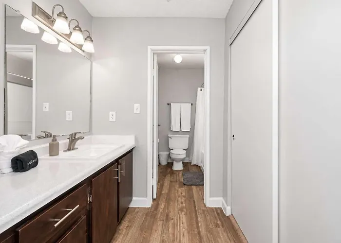 Retreat Near Asu - 2br Pool & Gym Apartment
