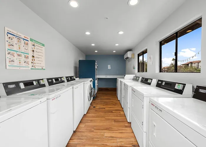 Retreat Near Asu - 2br Pool & Gym Apartment *