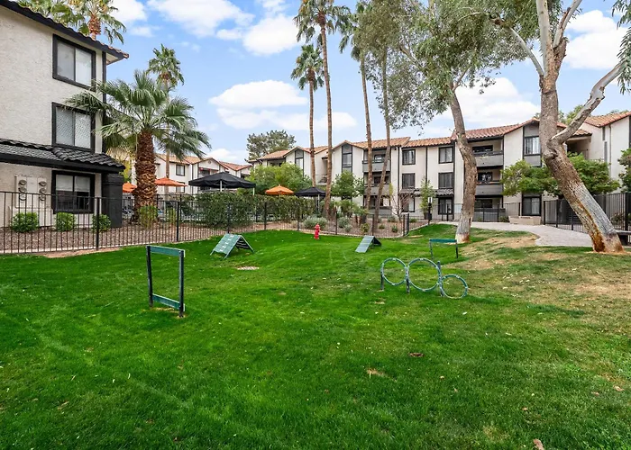 Apartment Retreat Near Asu - 2br Pool & Gym Tempe