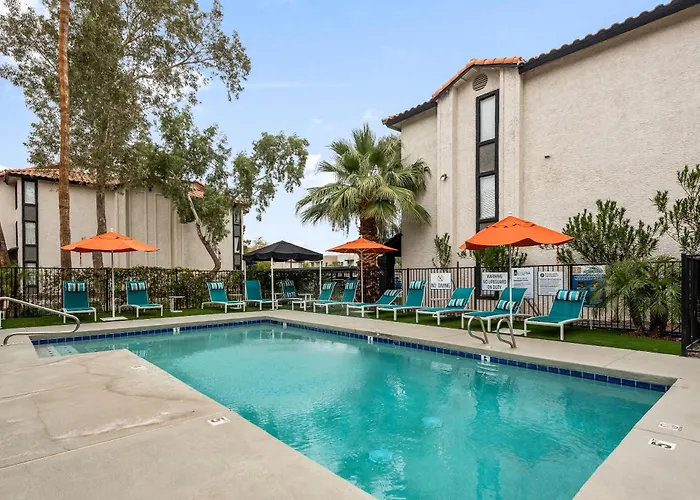 Retreat Near Asu - 2br Pool & Gym Apartment Tempe
